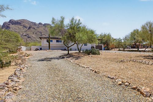 9140 N Shadow Mountain Dr, Oro Valley, AZ, 85704-6742 | Card Image