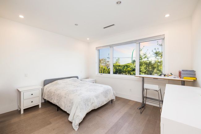 712 Keith Rd E, House other with 6 bedrooms, 7 bathrooms and 6 parking in North Vancouver BC | Image 27