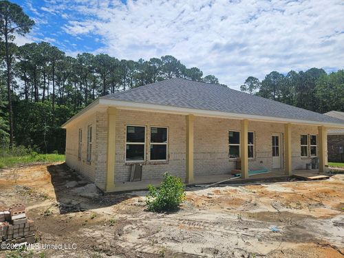 628 Oak St, Ocean Springs, MS, 39564-8928 | Card Image