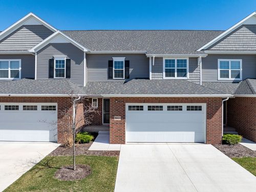 3911-3911 Orchard Dr, Bettendorf, IA, 52722-3892 | Card Image