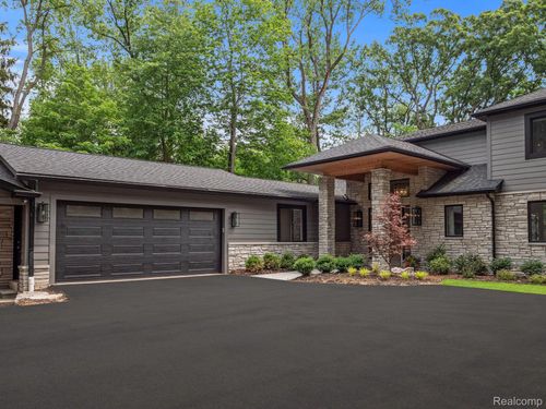 3511 Lakecrest Dr, Bloomfield Hills, MI, 48304-3034 | Card Image