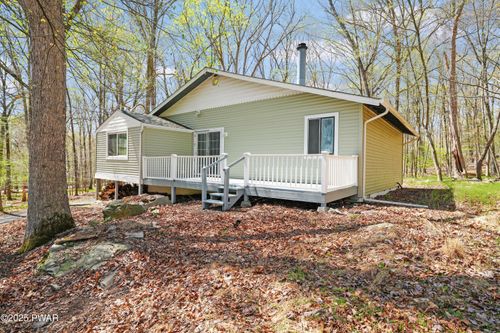 109 Grossbeak Ct, Bushkill, PA, 18324-8085 | Card Image
