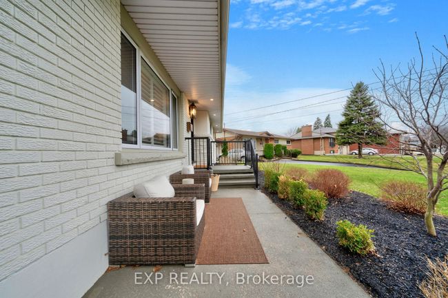 4652 Queensway Gdns, House other with 3 bedrooms, 2 bathrooms and 2 parking in Niagara Falls ON | Image 4
