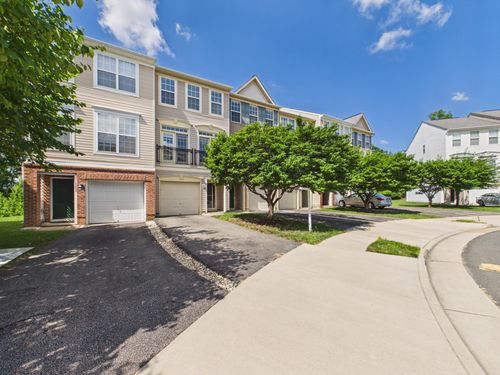 15653 John Diskin Cir, WOODBRIDGE, VA, 22191-6534 | Card Image