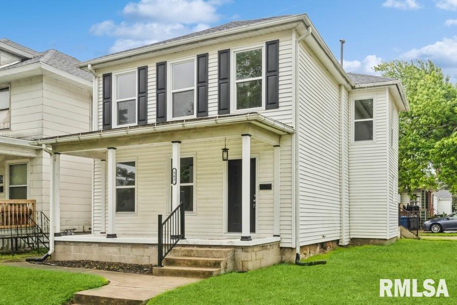 9th Ave, Clinton, IA 52732