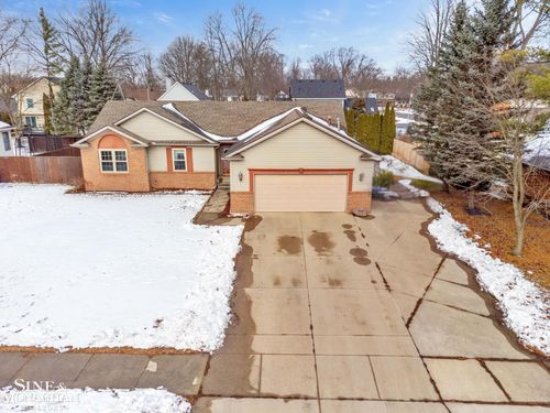 732 5th St, Marysville, MI, 48040-1054 | Card Image