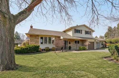 1 Tanner Cir, Saint Catharines, ON, L2N3M8 | Card Image