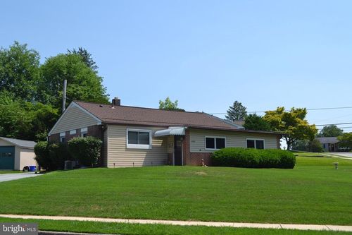 2220 Baldwin Run Dr, ASTON, PA, 19014-2202 | Card Image
