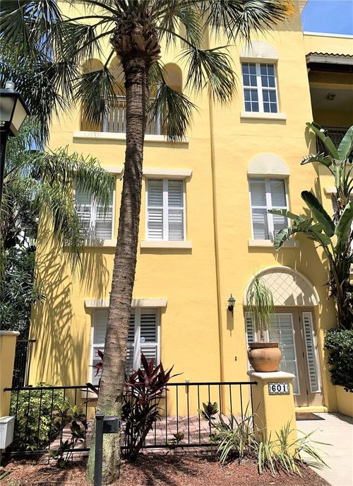 601 Casabella Cir, TAMPA, FL, 33609-4700 | Card Image