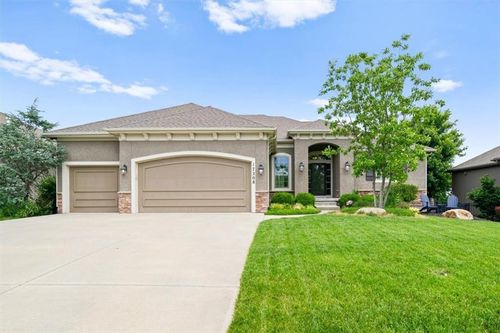 17208 W 198th St, Spring Hill, KS, 66083-8511 | Card Image