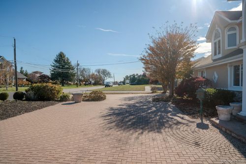130 Wampum Lane, Islip, NY, 11795 | Card Image