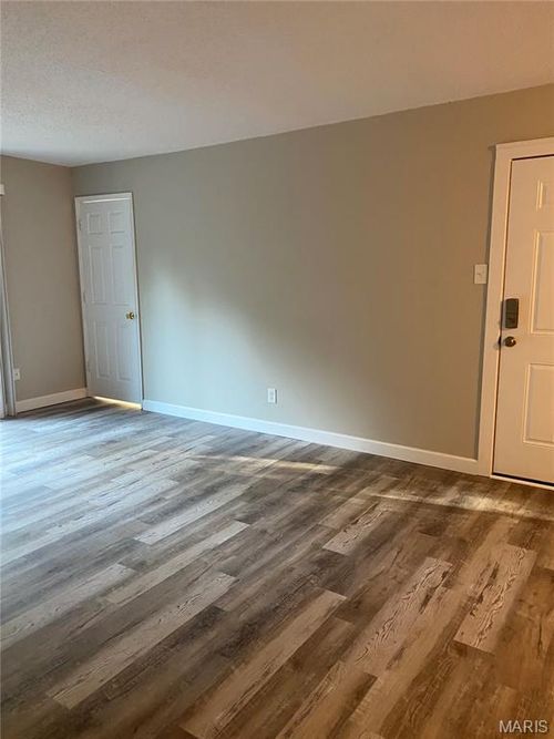 apt-d-2832 Blackforest Dr, Saint Louis, MO, 63129-4041 | Card Image