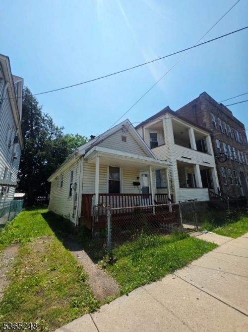 32 Van Winkle Ave, Garfield, NJ, 07026-3329 | Card Image