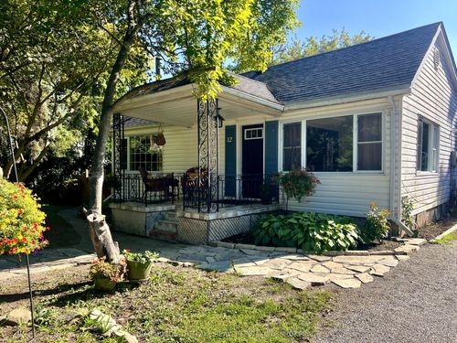 12 Vincent Ave, Niagara on the Lake, ON, L0S1J0 | Card Image
