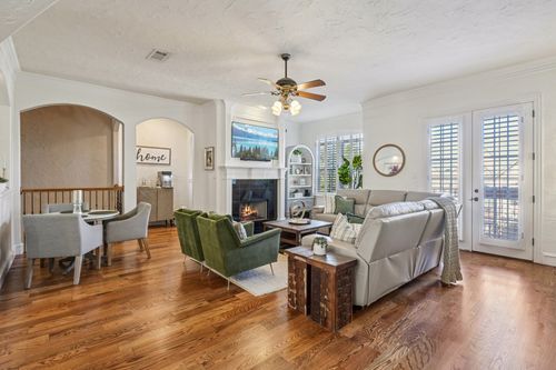 612 Rockingham Dr, Irving, TX, 75063-8052 | Card Image