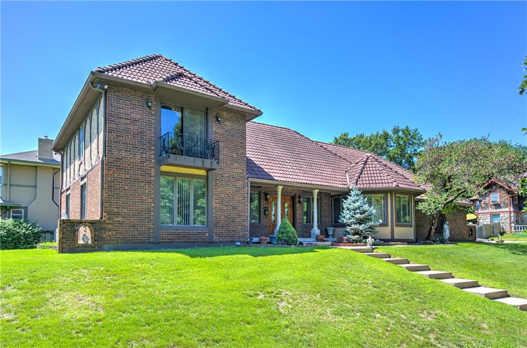 Sunrise Dr, Kansas City, MO 64123