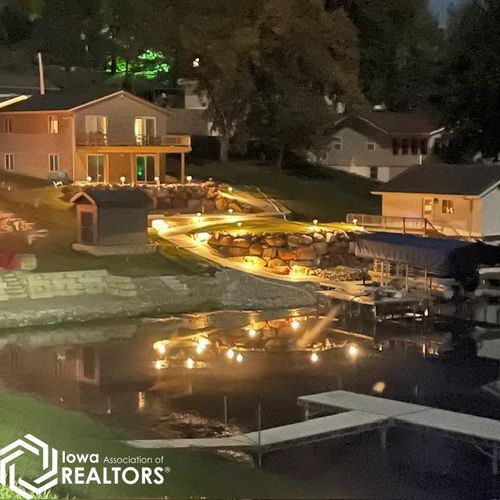 4223 W Lakeshore Dr, Brooklyn, IA, 52211-9406 | Card Image
