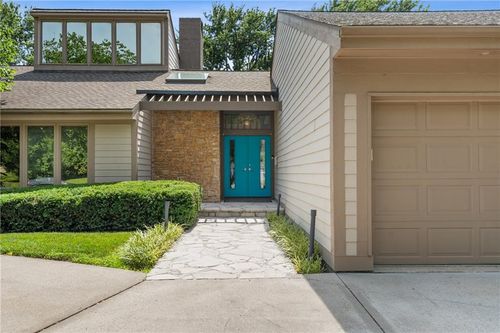 6130 Hodges Dr, Mission, KS, 66205-3038 | Card Image