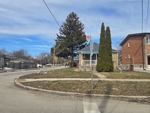 468 Glen Park Avenue, North York, ON, M6B2E7 | Card Image
