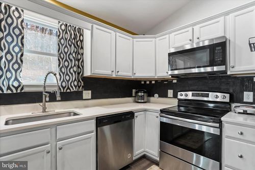 1496 Rolling Ln, HARPERS FERRY, WV, 25425-7188 | Card Image