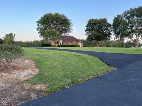 2411 W 625 S, Columbus, IN, 47201-1521 | Card Image