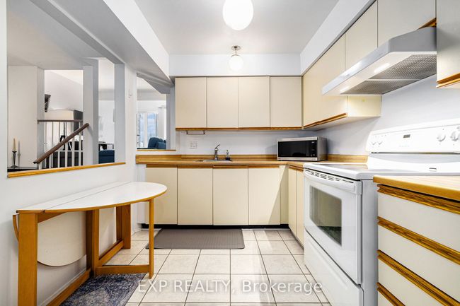 B - 207 Woodfield Dr, Condo with 2 bedrooms, 2 bathrooms and null parking in Nepean ON | Image 17