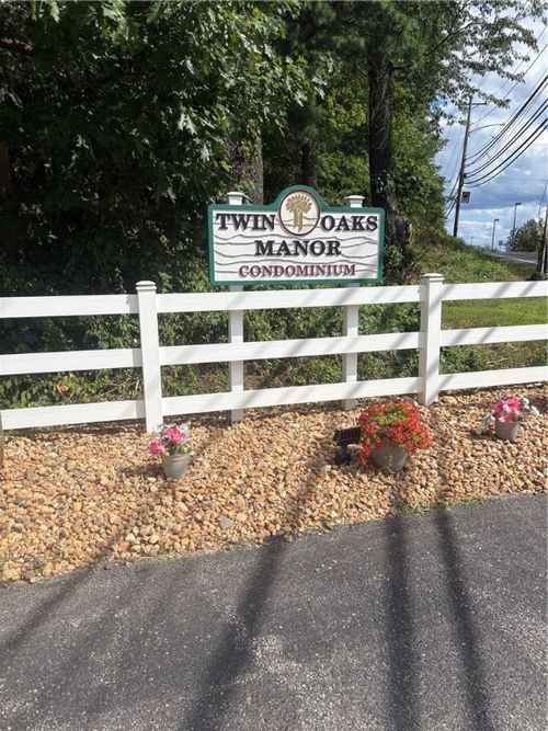 7116 Sanlin Dr, Coraopolis, PA, 15108-2880 | Card Image