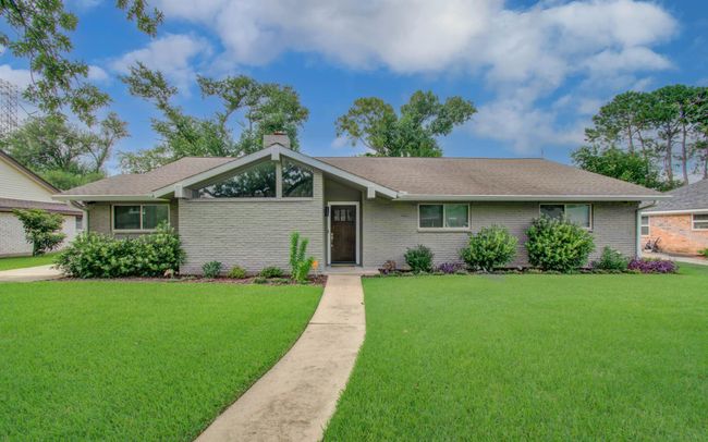 9818 Emnora Ln, House other with 4 bedrooms, 2 bathrooms and 2 parking in Houston TX | Image 5