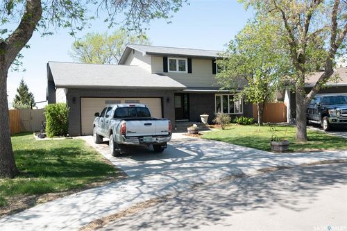 324 Lockwood Rd, Regina, SK, S4S6E2 | Card Image