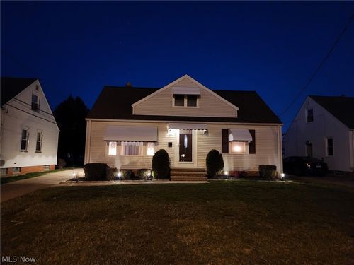 253 E 288th St, Willowick, OH, 44095-4669 | Card Image