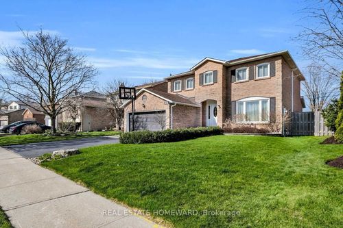 master-bedroom-784 Hill Gate, Newmarket, ON, L3Y6M2 | Card Image