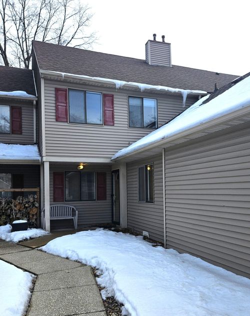 2105 Dogwood Ln, Chesterton, IN, 46304-3012 | Card Image