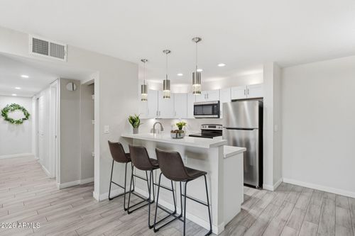 h102-8055 E Thomas Rd, Scottsdale, AZ, 85251-6633 | Card Image