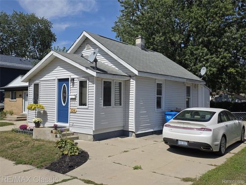 324 W Hudson Ave, Madison Heights, MI, 48071-3946 | Card Image