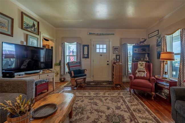207 2 Nd St E, House other with 3 bedrooms, 3 bathrooms and null parking in Clyde Park MT | Image 12