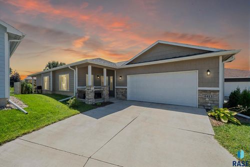 4413 W 34th St N Street N, Sioux Falls, SD, 57107 | Card Image