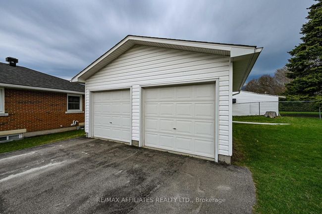 2 Philip St, House other with 4 bedrooms, 2 bathrooms and 4 parking in Smiths Falls ON | Image 44
