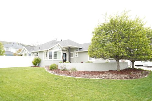 818 Summit Dr, Smithfield, UT, 84335-2503 | Card Image