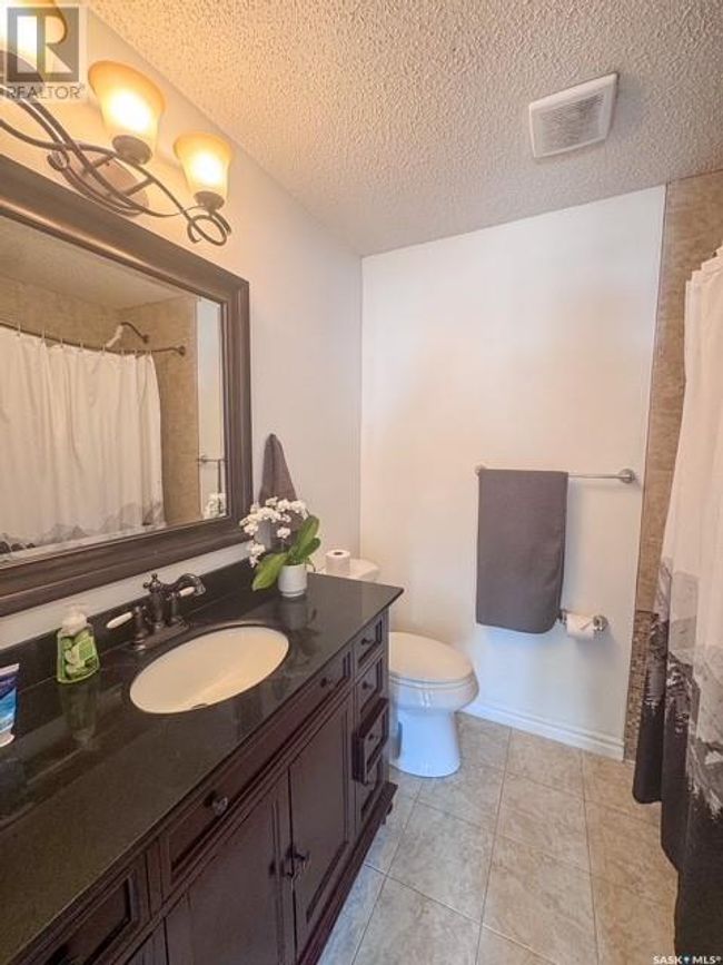 1159 Chaplin St E, House other with 5 bedrooms, 4 bathrooms and null parking in Swift Current SK | Image 17