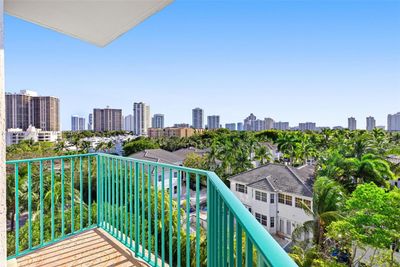 502 - 19900 E Country Club Dr, Condo with 3 bedrooms, 3 bathrooms and null parking in Aventura FL | Image 3