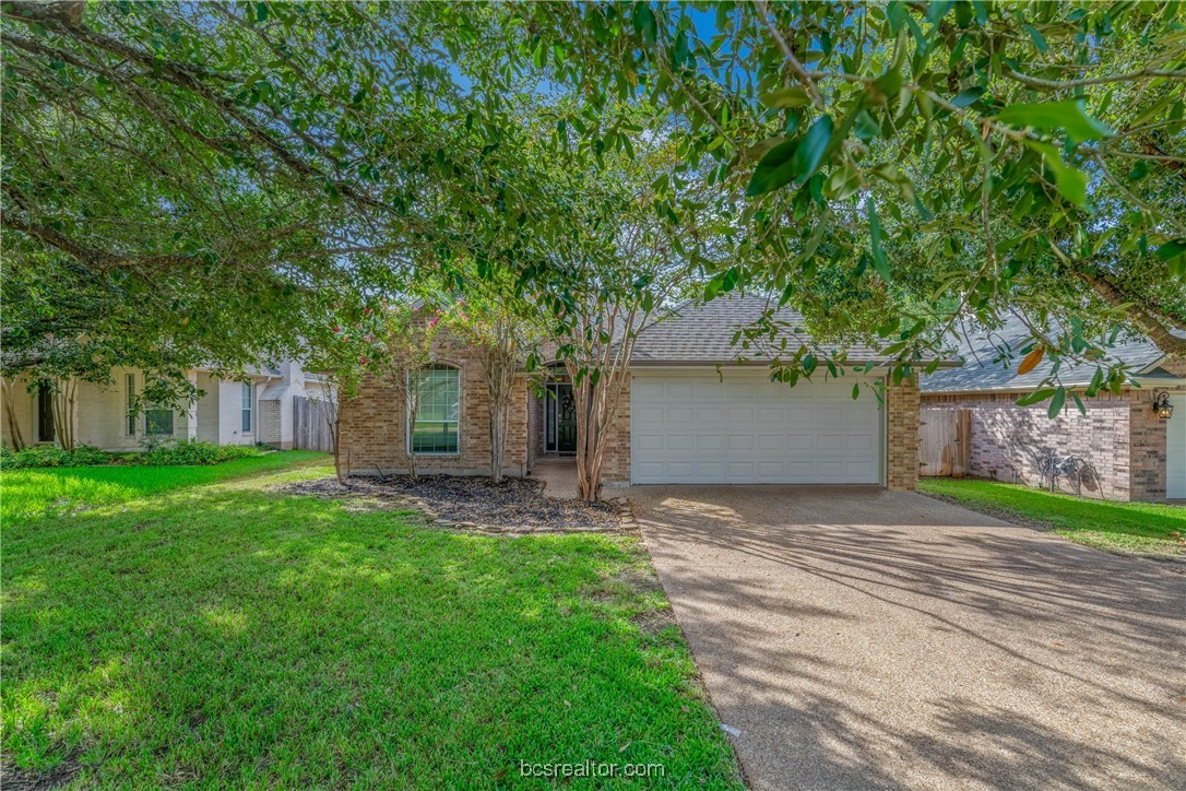 Kendal Green Cir, College Station, TX 77845