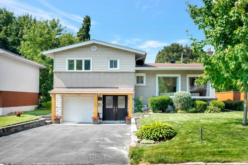 1150 Albany Dr, Ottawa, ON, K2C2L3 | Card Image