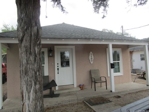 1102 N Saint Marys St, Beeville, TX, 78102-3423 | Card Image