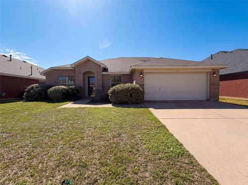 501 W Clover Park Dr, Fort Worth, TX, 76140-6546 | Card Image