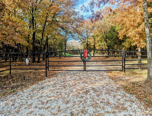 907 Welch School Rd, Collinsville, TX, 76233-3746 | Card Image