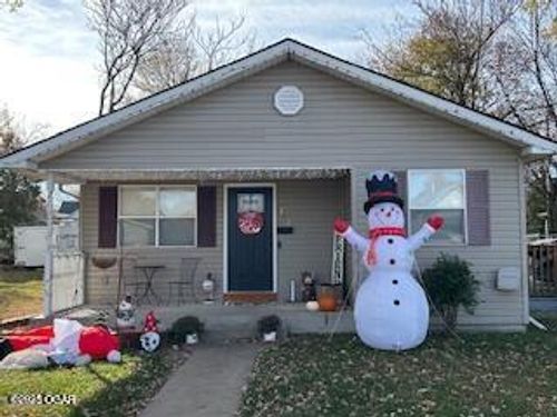 712 W Austin St, Webb City, MO, 64870-1739 | Card Image