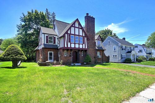 30 W End Ave, New Britain, CT, 06052-1221 | Card Image