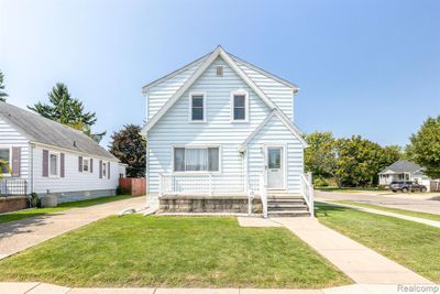 1303 20 Th Street, Home with 3 bedrooms, 1 bathrooms and null parking in Port Huron MI | Image 2