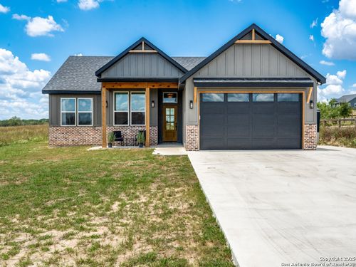 141 Merion Ln, La Vernia, TX, 78121-3976 | Card Image