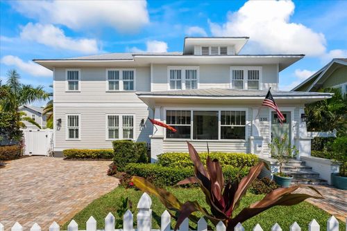 235 10th Ave Ne, ST PETERSBURG, FL, 33701-1910 | Card Image